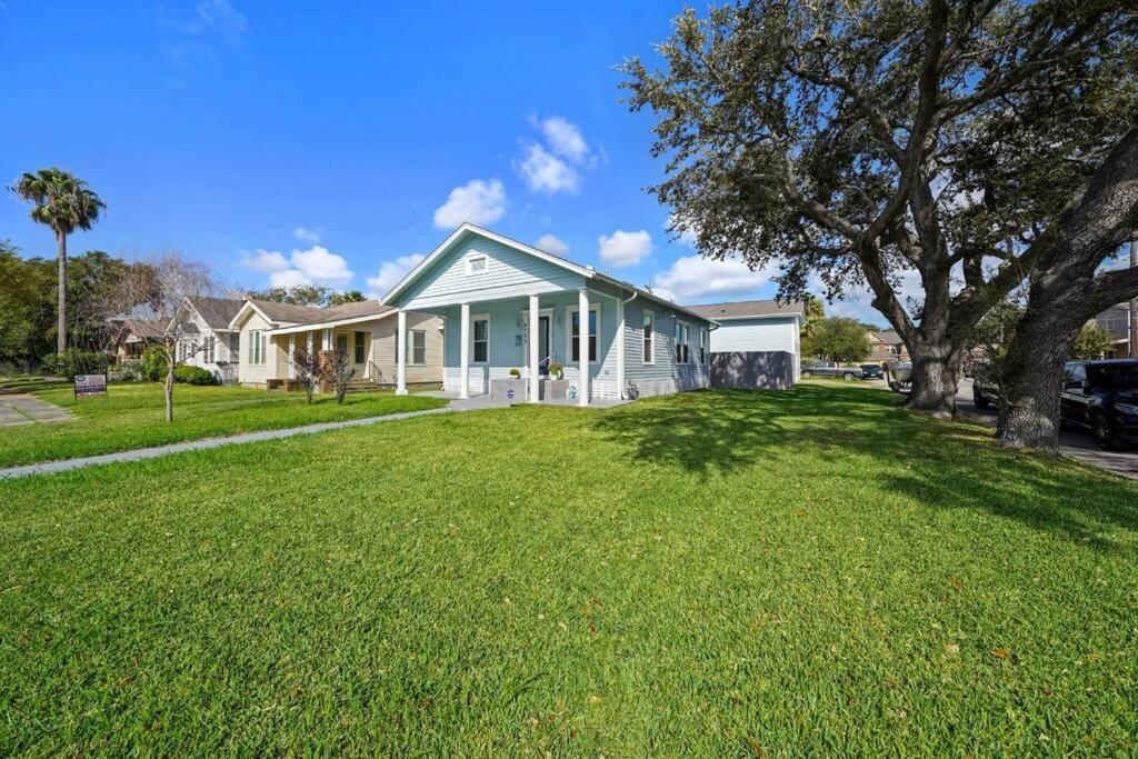 Luxury Designer Villa By The Beach Bright Beautiful Brand New Galveston Exteriör bild