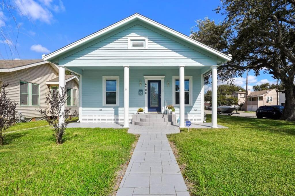 Luxury Designer Villa By The Beach Bright Beautiful Brand New Galveston Exteriör bild