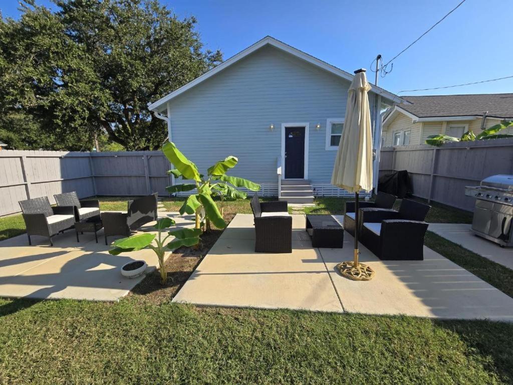 Luxury Designer Villa By The Beach Bright Beautiful Brand New Galveston Exteriör bild