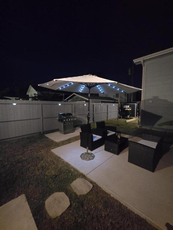 Luxury Designer Villa By The Beach Bright Beautiful Brand New Galveston Exteriör bild